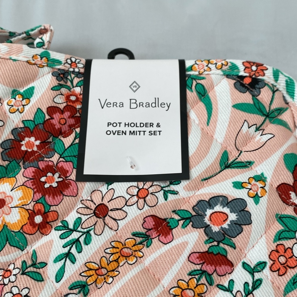 Vera Bradley pot holder and oven mitt - Picture 2 of 4